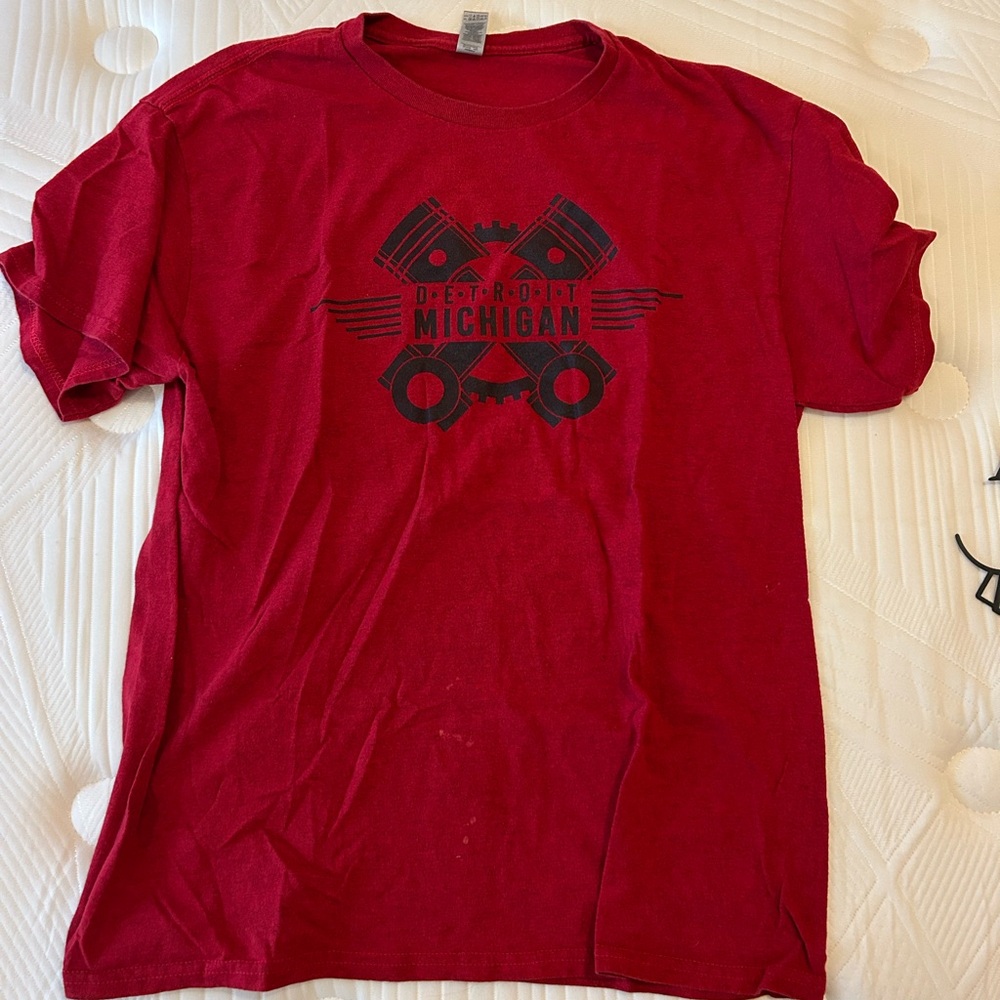 Gildan Red Graphic Tee with Detroit Design